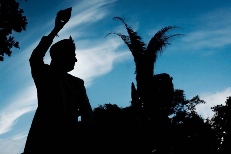 Asian wedding photography example: silhouettes